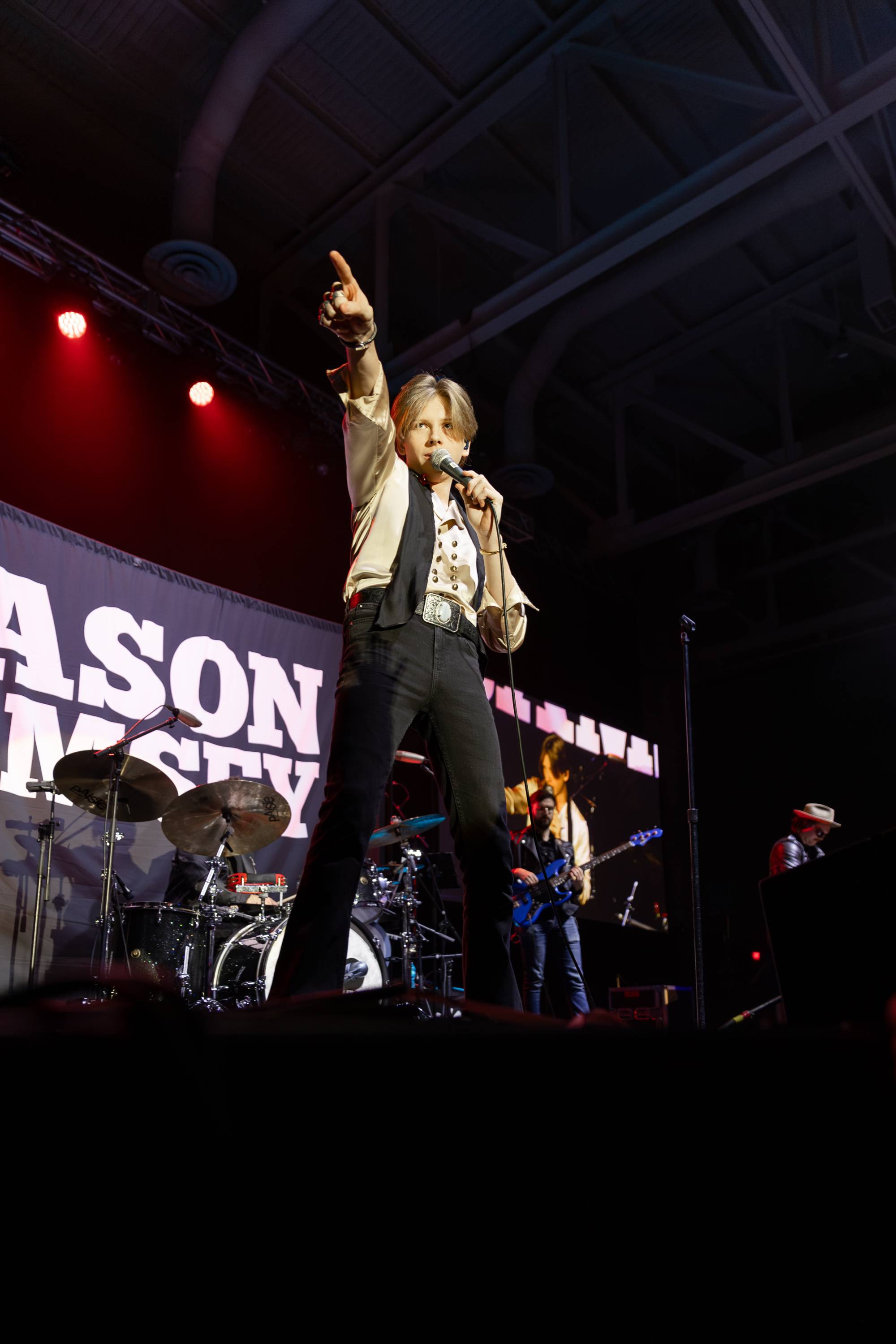 mason ramsey singing at gvsu spring concert